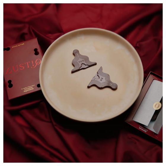 Lustiq - Desire-Boosting Chocolate & Card Game Gift Set