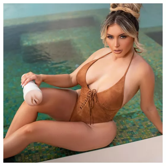 Fleshlight Kayley Gunner - Realistic Vagina (Natural)